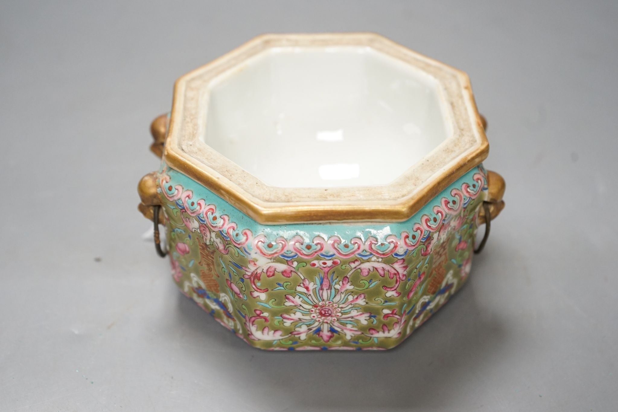 A Chinese sage green ground jar, cover and liner, mid 19th century, 13cm